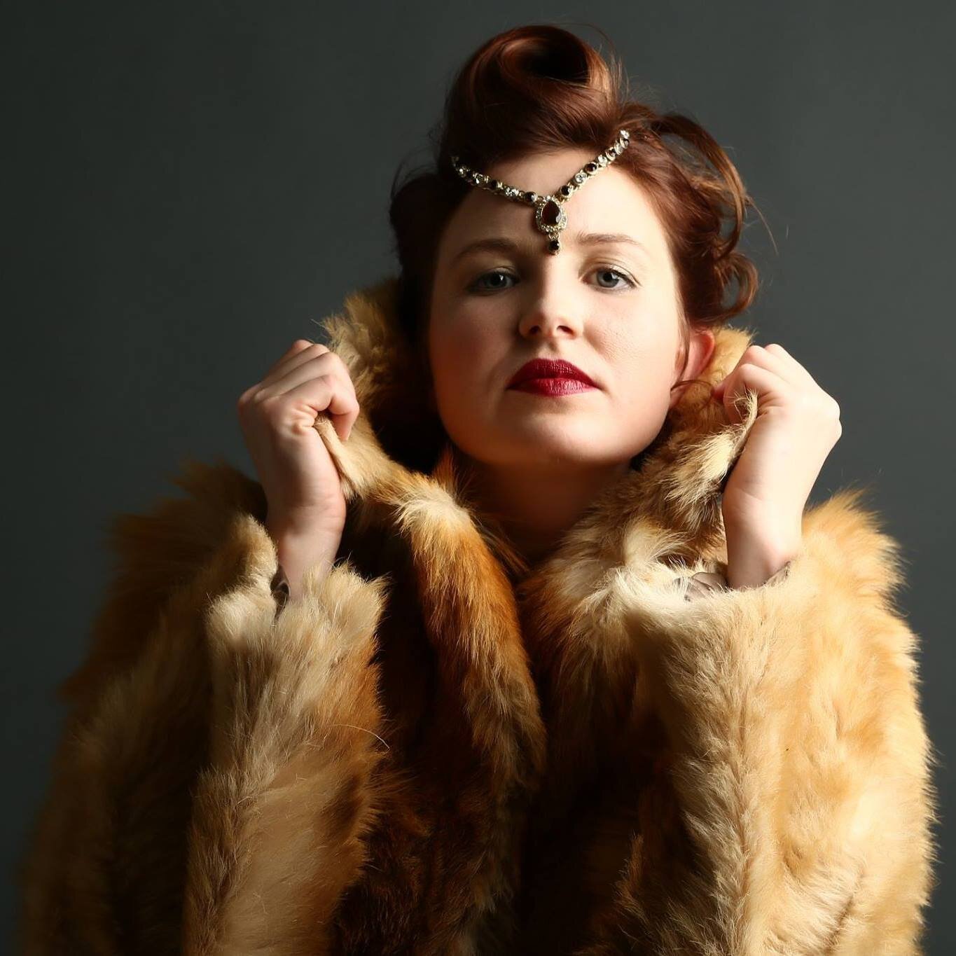 Nanna Gunnars as Madame Karítas, Rauða Skáldahúsið