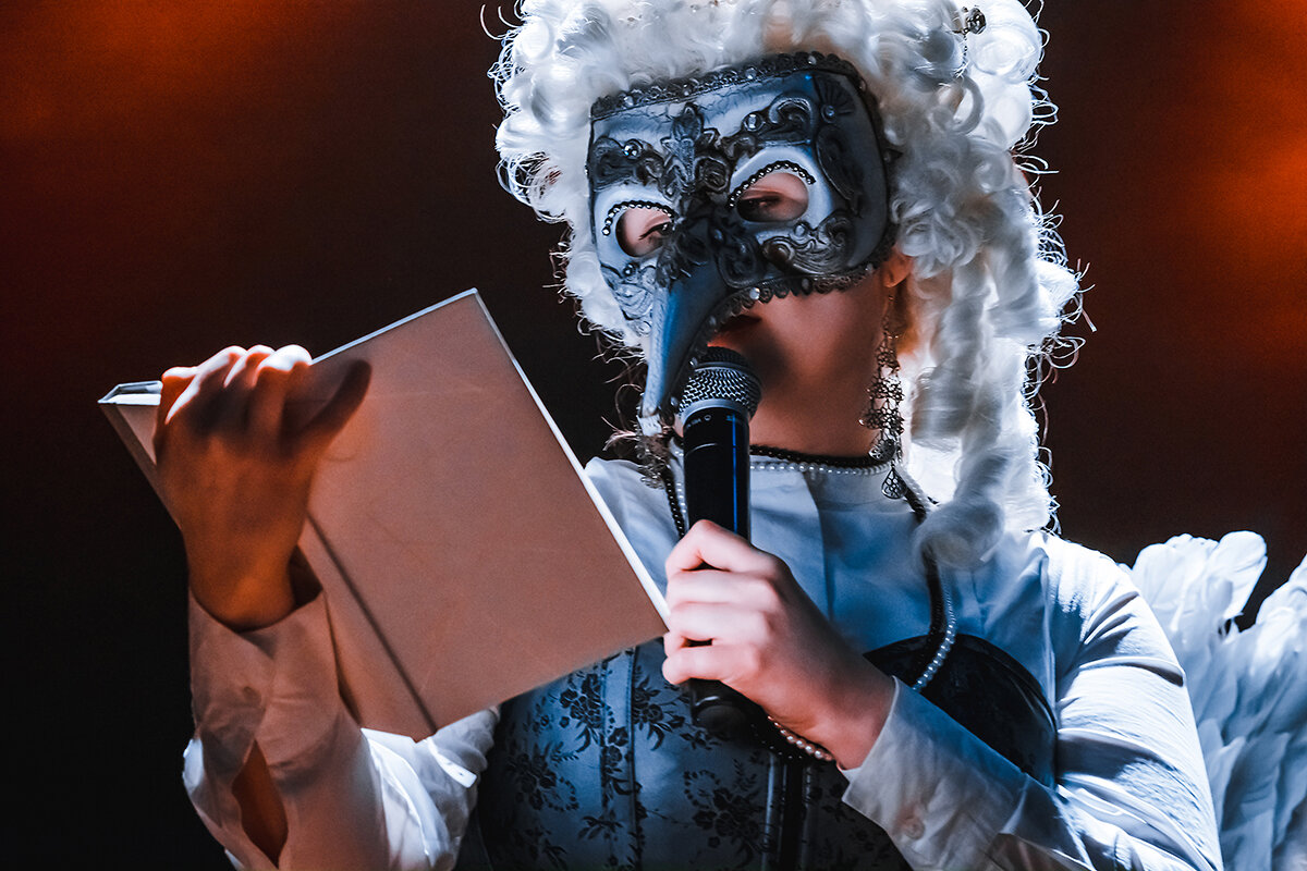 A reading at the Masquerade Ball, Rauða Skáldahúsið, November 2018