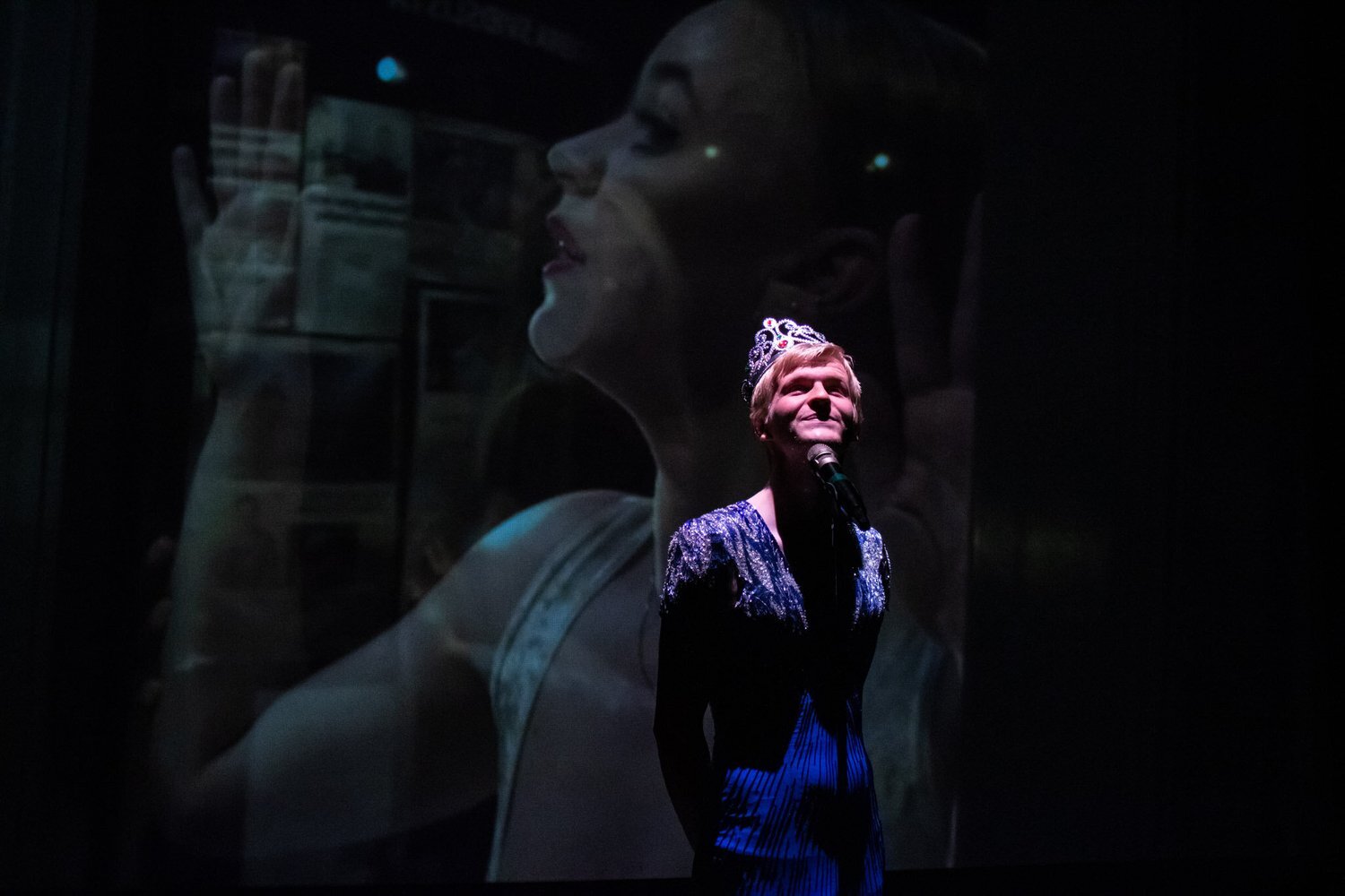 Unnur Elísabet in Grand Prix winner Ég býð mig fram / I Volunteer, Reykjavík Fringe 2019. Photo by Bylgja, Gallery Undirheimar
