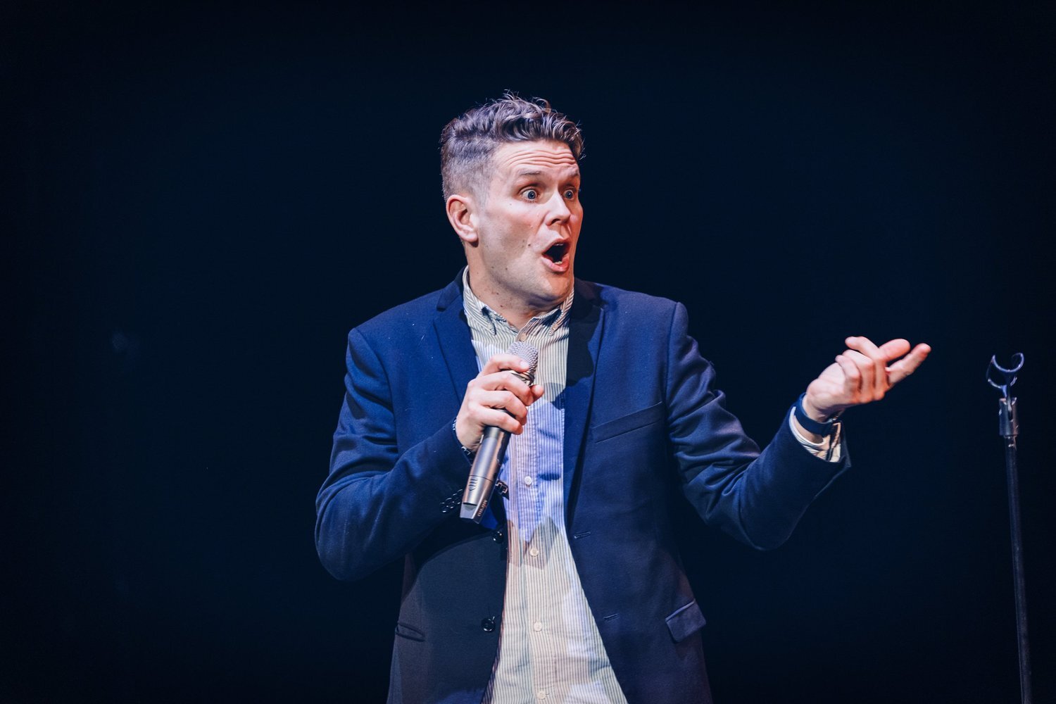 Ari Eldjárn performing Saga Class in Tjarnarbíó, Reykjavík Fringe 2022. Photo by Elín Björg, Hvergiland Photography